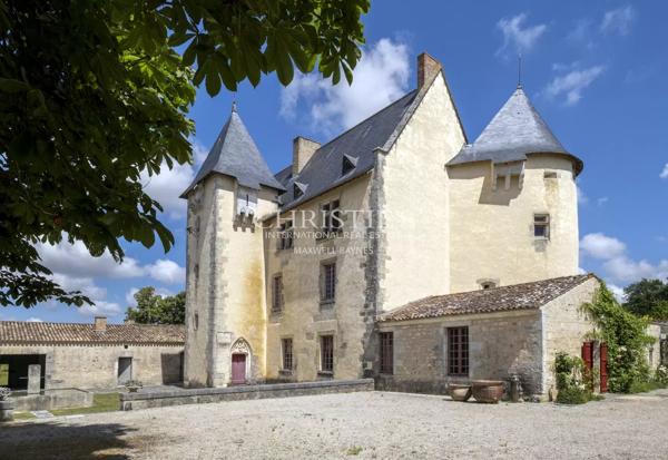 Château restauré au cœur de 93 hectares de nature préservée