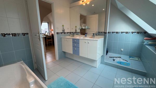 QUIBERON - Grande maison d'architecte à vendre proche du centre-ville et des plages de la baie !