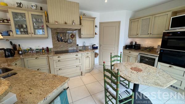 QUIBERON - Grande maison d'architecte à vendre proche du centre-ville et des plages de la baie !