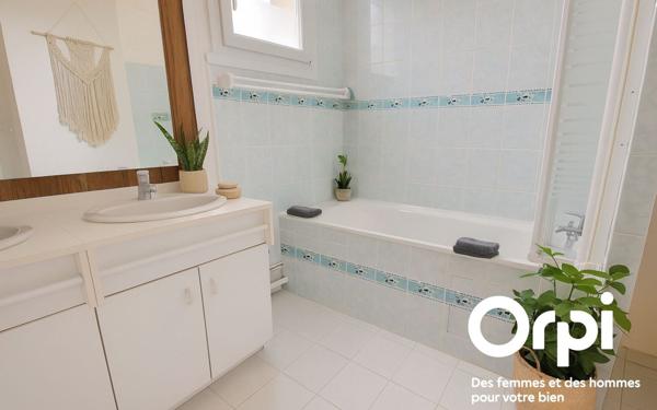 Maison à vendre    5 pièces • 88,17 m2 Voisins-le-Bretonneux