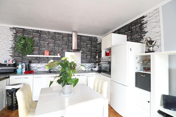 Saint-Martin-d'Hères (38400) T4 Saint Martin d'Hères 105 m² avec terrasse et parking