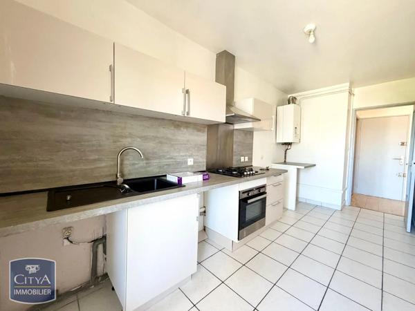 Appartement à louer 4 pièces 83.73m² Nîmes (30900)