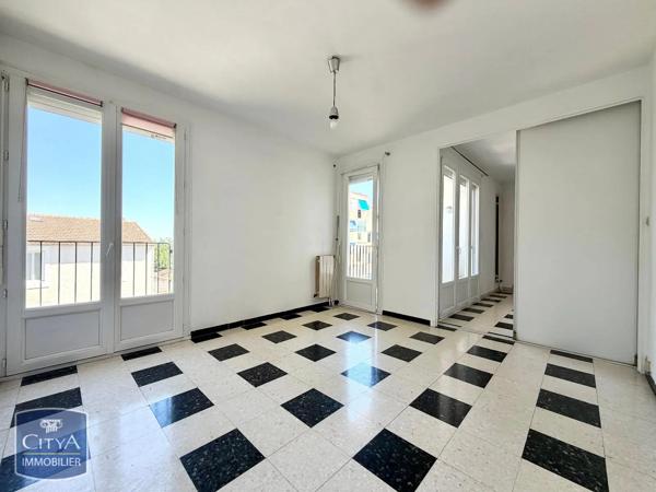 Appartement à louer 4 pièces 83.73m² Nîmes (30900)