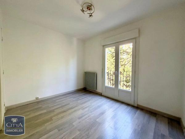 Appartement à louer 4 pièces 83.73m² Nîmes (30900)