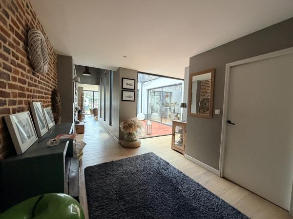 À vendre - Maison contemporaine, 7 pièces située à Villeneuve-d'Ascq (59491)