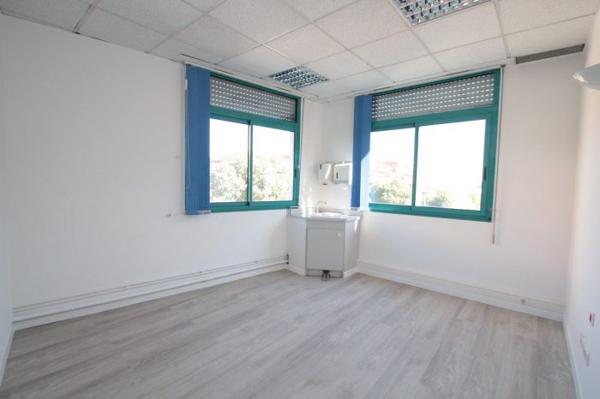 Local professionnel Nîmes 79 m²