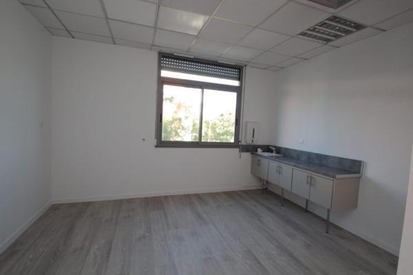 Local professionnel Nîmes 79 m²