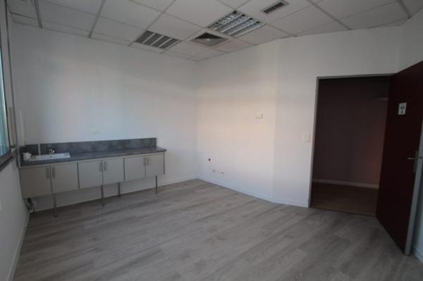 Local professionnel Nîmes 79 m²