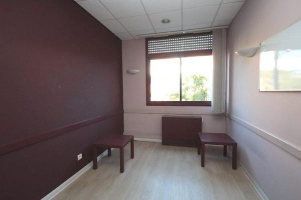 Local professionnel Nîmes 79 m²