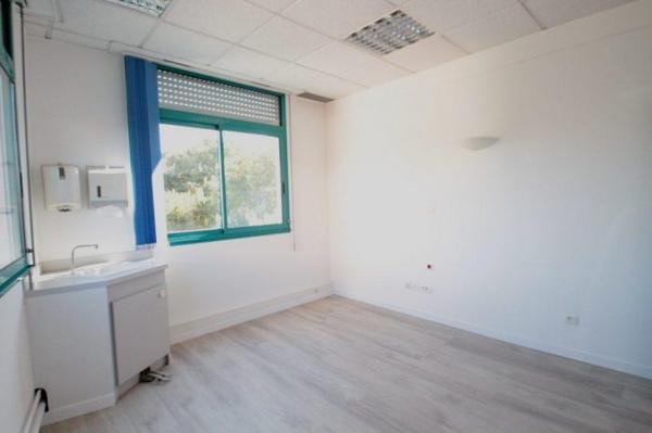 Local professionnel Nîmes 79 m²