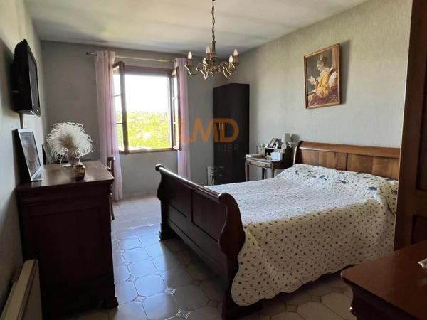 Spacieuse maison familiale de 6 pièces avec piscine et terrain arboré