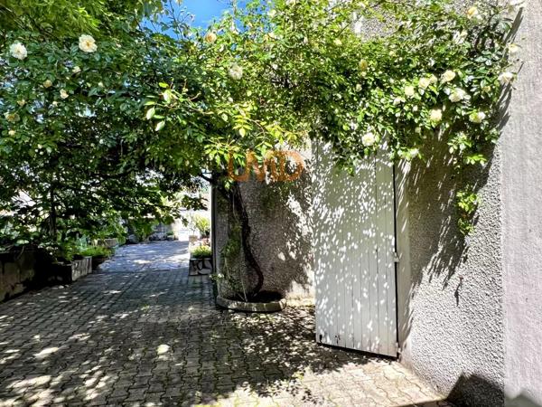Spacieuse maison familiale de 6 pièces avec piscine et terrain arboré