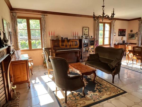 Spacieuse maison familiale de 6 pièces avec piscine et terrain arboré