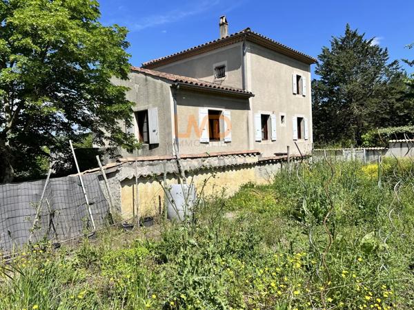 Spacieuse maison familiale de 6 pièces avec piscine et terrain arboré