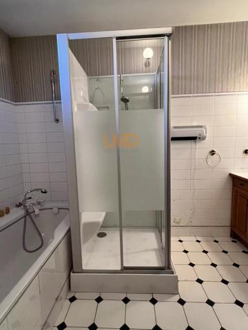 Spacieuse maison familiale de 6 pièces avec piscine et terrain arboré