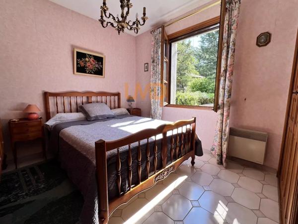 Spacieuse maison familiale de 6 pièces avec piscine et terrain arboré