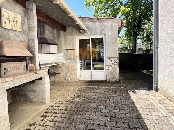 Spacieuse maison familiale de 6 pièces avec piscine et terrain arboré