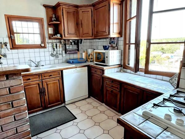 Spacieuse maison familiale de 6 pièces avec piscine et terrain arboré