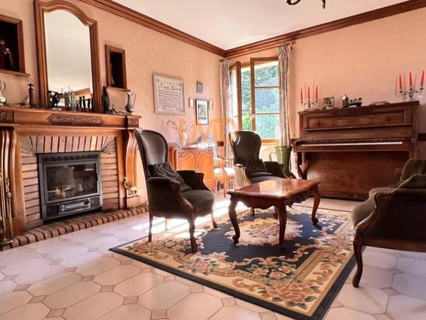 Spacieuse maison familiale de 6 pièces avec piscine et terrain arboré