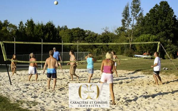 Bergerac (24100) Domaine touristique en Dordogne: 11 gîtes - 5 piscines - tennis - 3,5 hectares