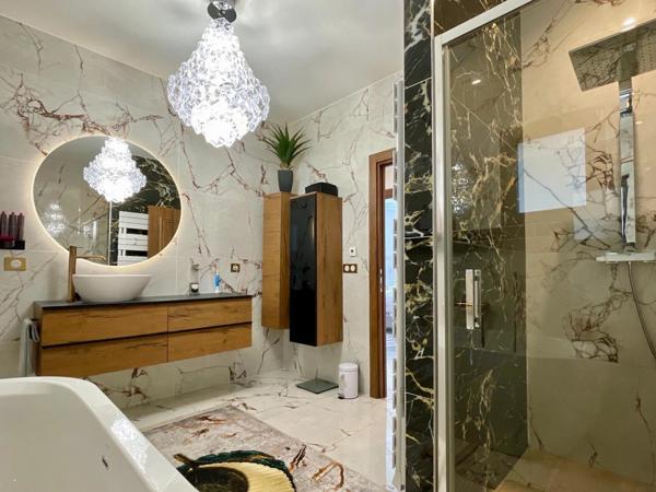 Maison à vendre 5 pièces SAINT JEAN DE GONVILLE (01) un mariage réussi entre prestations de qualité et vie de plain-pied !