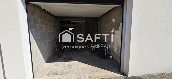 Rare sur le marché, tout à pied pour cette maison proche plage et commerces avec 2 chambres, 1 bureau (ou 3ème petite chambre), terrasse et garage sécurisé!