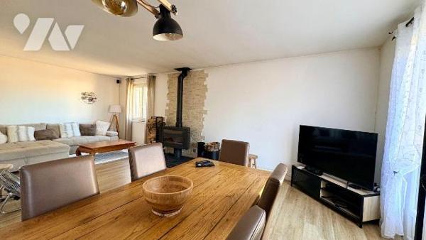 À Salbris, (41) , découvrez cette agréable maison d'habitation offrant de beaux volumes et un c...