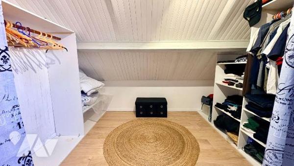 À Salbris, (41) , découvrez cette agréable maison d'habitation offrant de beaux volumes et un c...