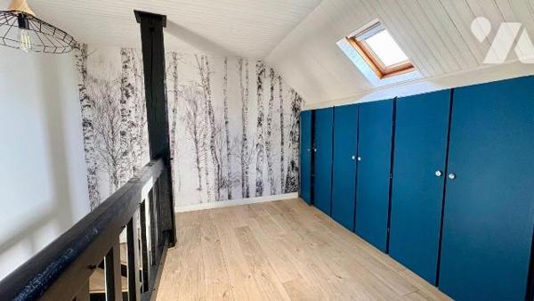 À Salbris, (41) , découvrez cette agréable maison d'habitation offrant de beaux volumes et un c...