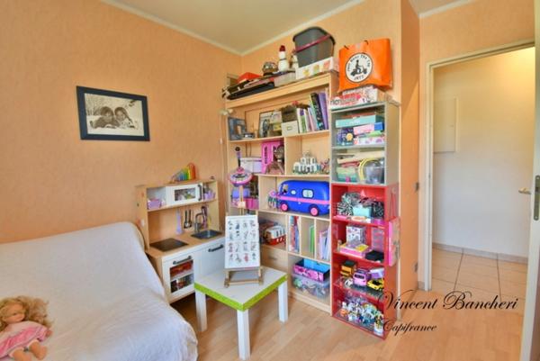 Appartement à vendre 4 pièces GAILLARD (74) avec garage, cave et balcon d’angle