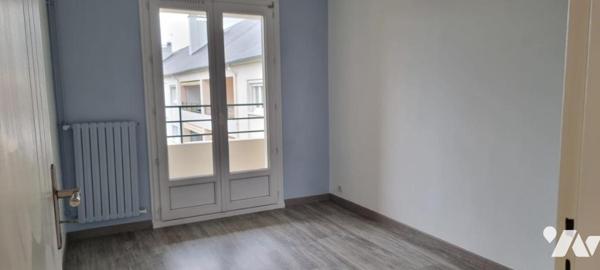 APPARTEMENT T4 DE 84 M² AVEC DEUX BALCONS ET GARAGE
