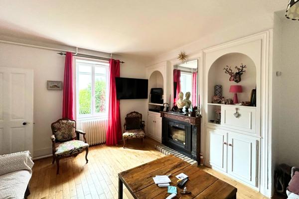 Gleize (69400) Maison en pierres dorées 12 pièces - Grange - Piscine - Jardin - Climatisation