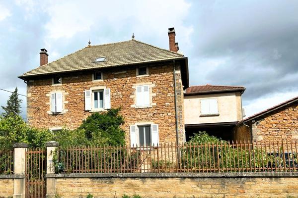 Gleize (69400) Maison en pierres dorées 12 pièces - Grange - Piscine - Jardin - Climatisation