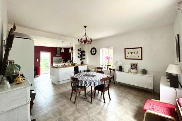 Gleize (69400) Maison en pierres dorées 12 pièces - Grange - Piscine - Jardin - Climatisation