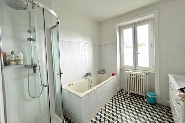 Gleize (69400) Maison en pierres dorées 12 pièces - Grange - Piscine - Jardin - Climatisation