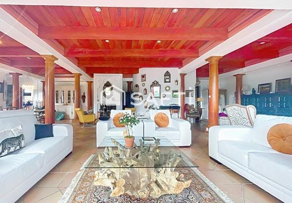 Un havre de paix en lisière de forêt avec prestation haut de gamme