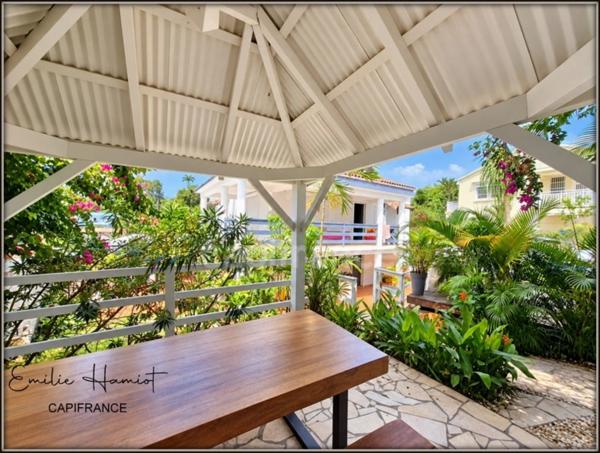 A vendre - Fort de France Quartier Didier -  Villa T6 avec jardin, terrasse, carbet et piscine