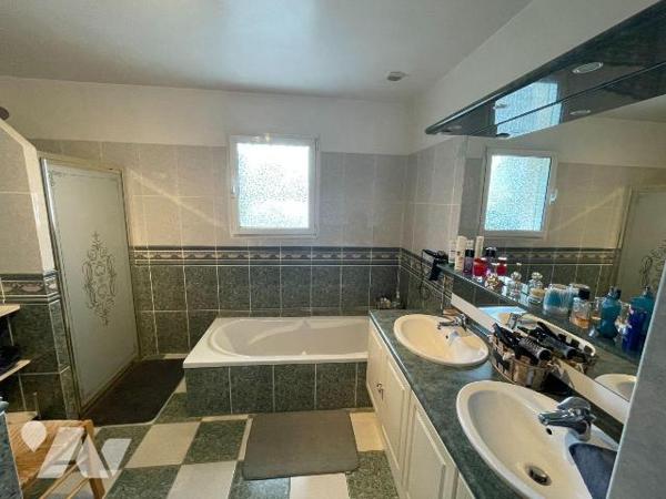 Maison à Vendre à Paimpol (22500) en Côtes-d'Armor (22)

Nous vous proposons cette maison ent...