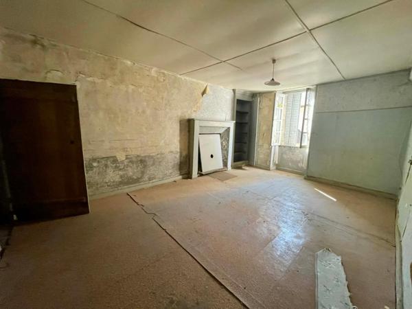 Ensemble immobilier de deux maisons et une maisonette