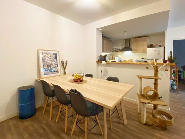 Bordeaux Chartrons - T4 avec grande terrasse et place de parking couverte.