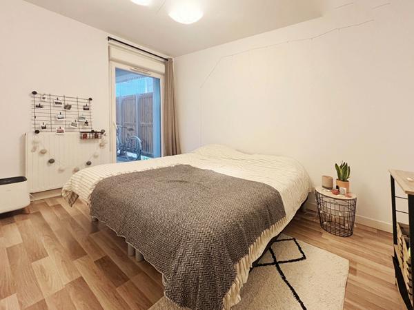 Bordeaux Chartrons - T4 avec grande terrasse et place de parking couverte.