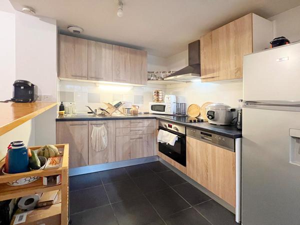 Bordeaux Chartrons - T4 avec grande terrasse et place de parking couverte.