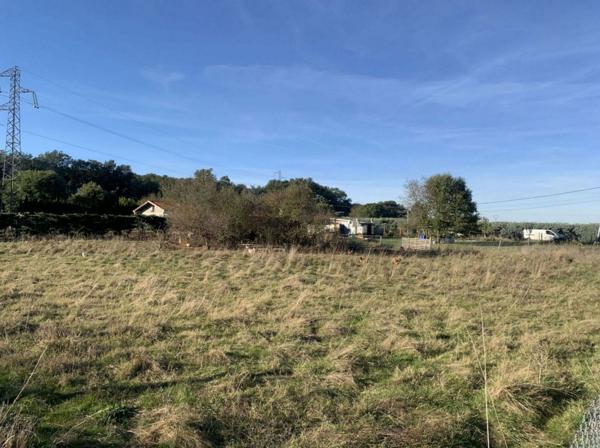 Eaune, terrain plat de 3019m² proche commodités - REF. VT062