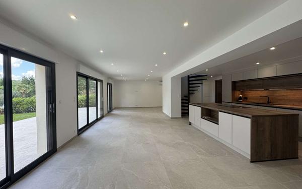 Maison à vendre    5 pièces • 180 m2 Saint-Fargeau-Ponthierry