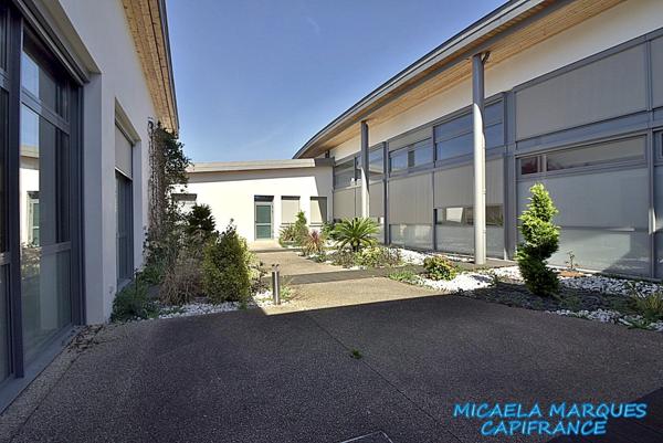 Beaurepaire, à vendre Locaux professionnels