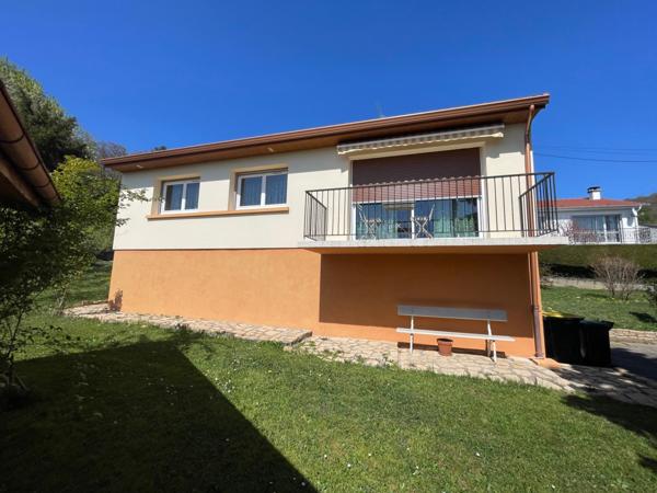 Maison F5 sur sous sol avec garages, terrasse et terrain