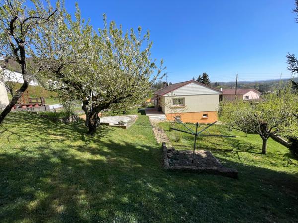 Maison F5 sur sous sol avec garages, terrasse et terrain