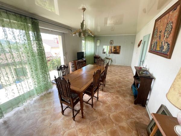 Maison F5 sur sous sol avec garages, terrasse et terrain