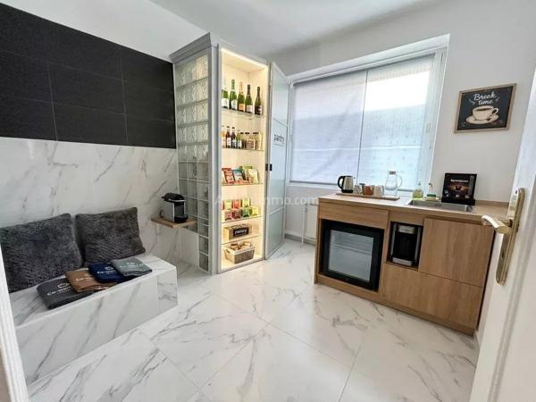 Vente                                                      Bureau
                        
                     4 pièces                      87 m2                     à Paris 15