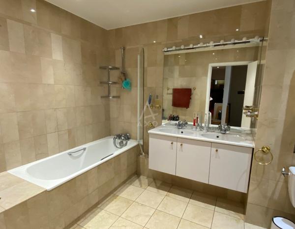 NEUILLY SUR SEINE/ DUPLEX AVEC TERRASSE, BALCON, 3 PARKING, CAVE, 4 CHAMBRES